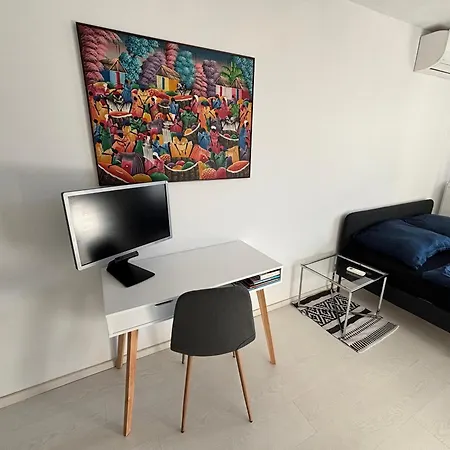 New Studio, Location! Apartment *