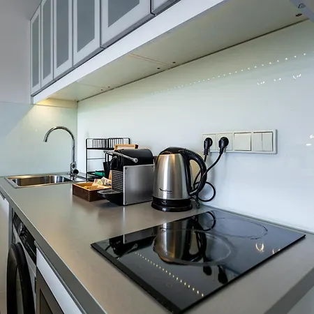 Free Parking - Adm New Studio, Location