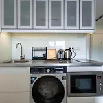 Free Parking - Adm New Studio, Location *